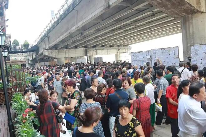 入相亲角大龄剩女强烈反对！PG麻将胡了大量外国女孩涌(图19)